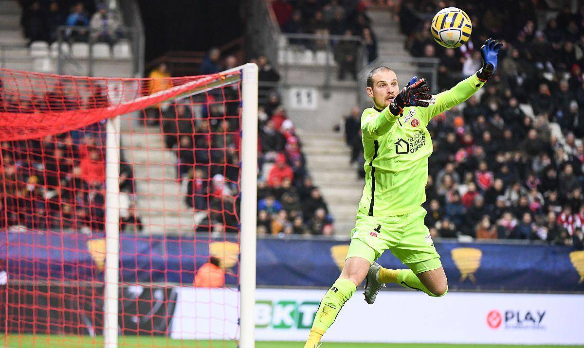 爱游戏官网-包含诺里奇城不敌对手，离保级线越来越远的词条