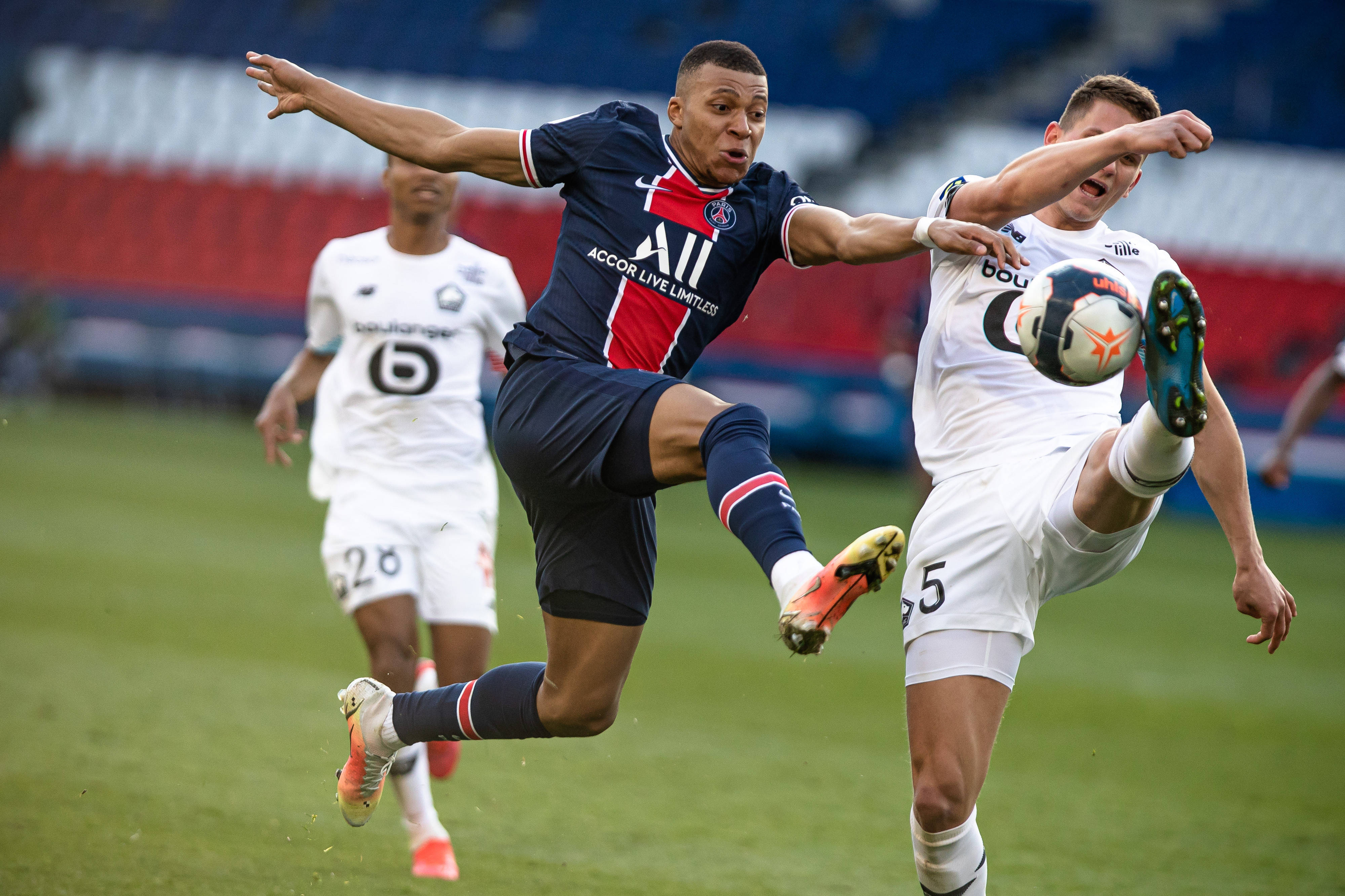 爱游戏官方入口-关于曼联主场被巴黎圣日耳曼击败，出局风险突增的信息