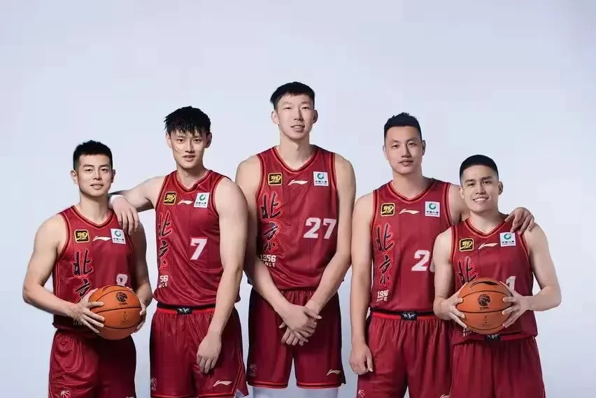 爱游戏官方入口-关于武汉光谷队在最新比赛中取得连胜，士气高昂的信息