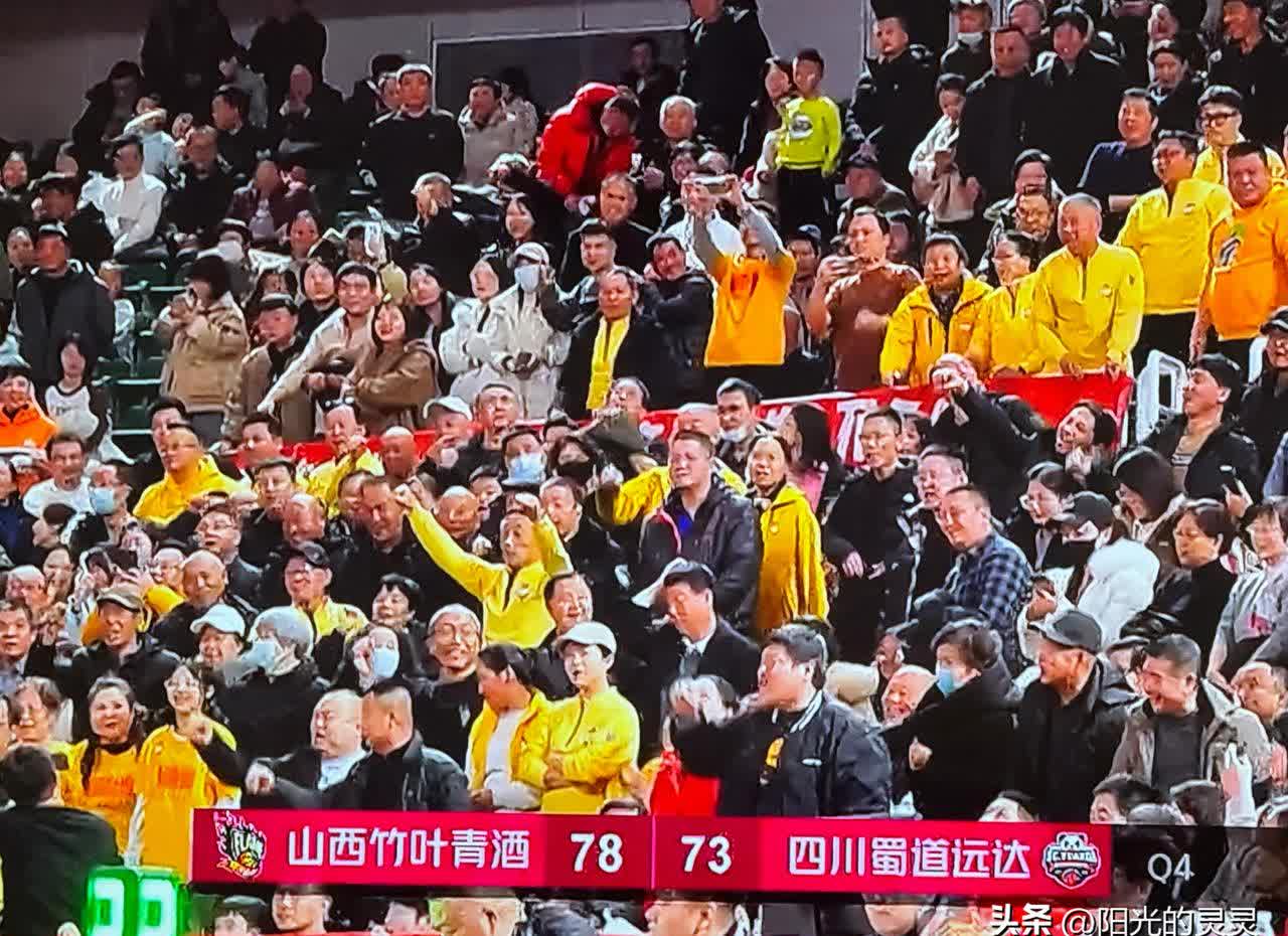 爱游戏在线登录-顶级联赛强敌对决激发球迷热情场上火爆