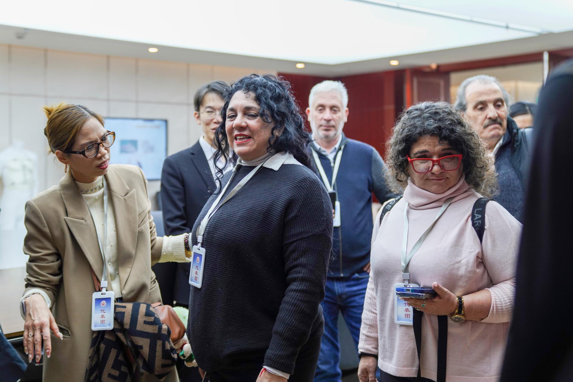 阿根廷代表团突围而出，闯入前列