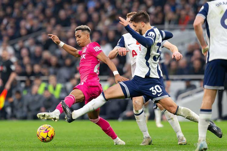 爱游戏入口-包含南安普顿客场不敌狼队，英超保级形势更加严峻的词条