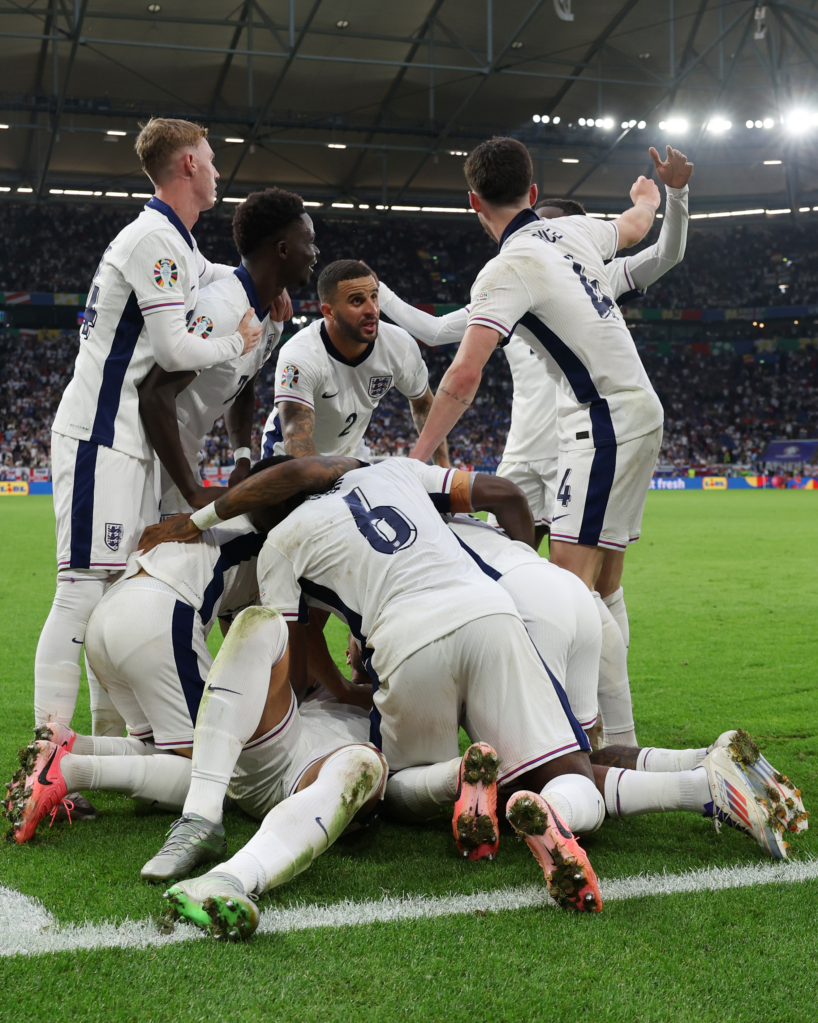 爱游戏-斯洛伐克队在欧预赛中展现出色表现！