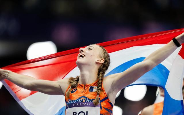 荷兰体操选手携手夺金，斩获团体冠军