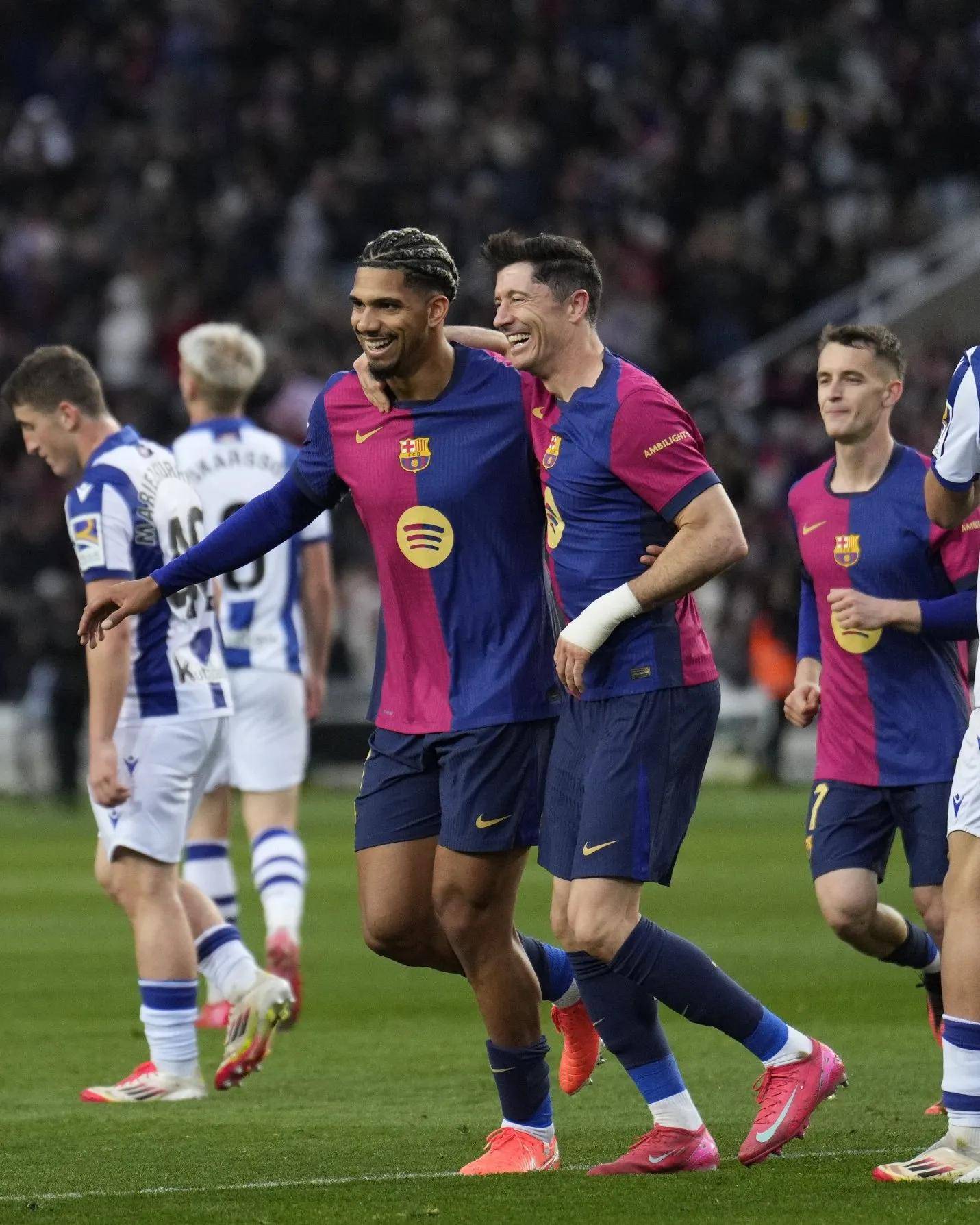 爱游戏官网-曼联遭遇连败，欧冠资格岌岌可危