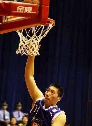 爱游戏官网-江苏男篮一路领先，轻松战胜对手