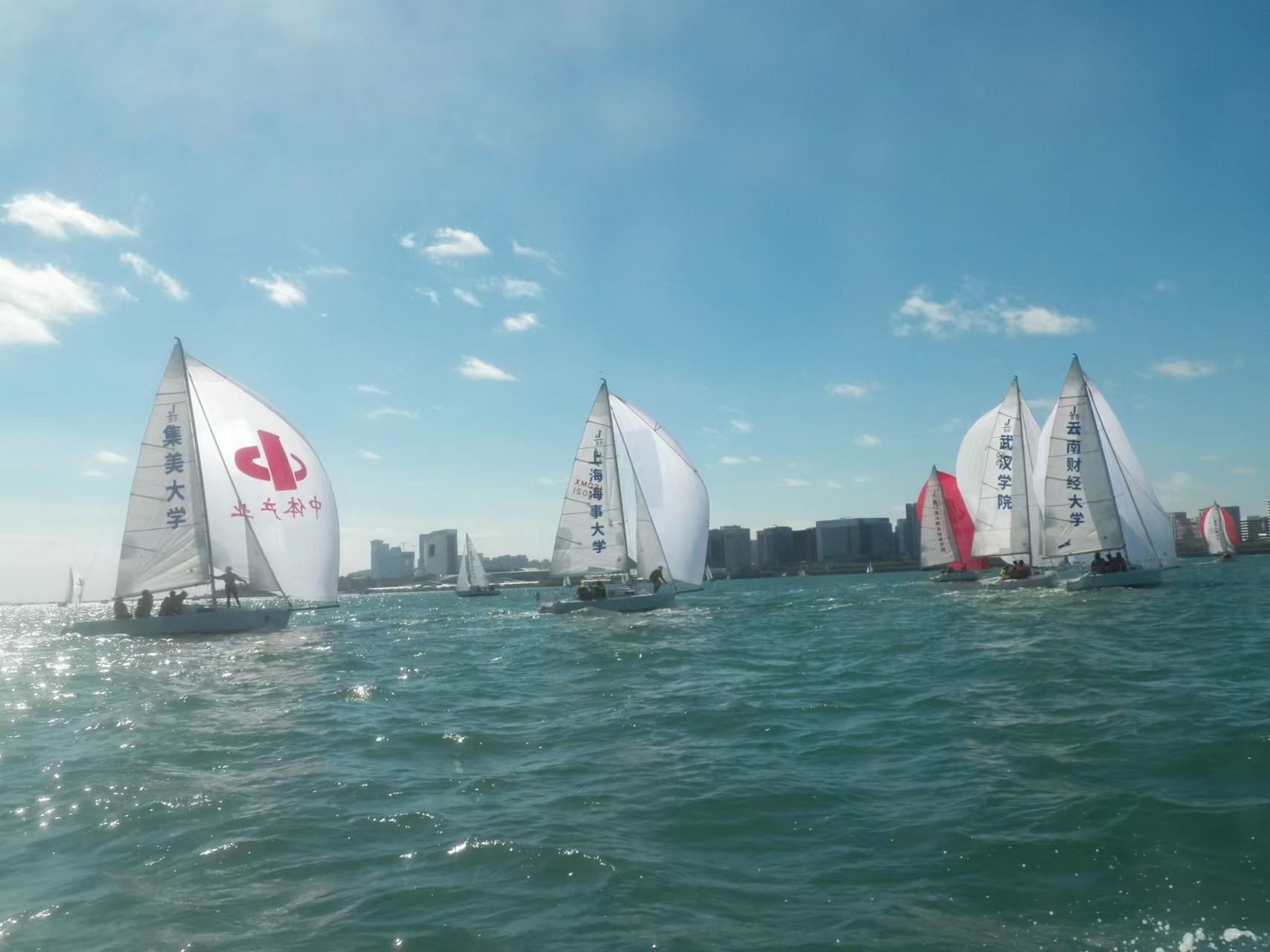 爱游戏登录-澳大利亚帆船队登顶领奖台，夺得冠军