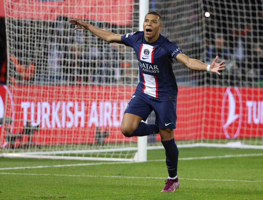 爱游戏在线登录-包含兰斯提前十轮保级成功，豪取历史战绩的词条