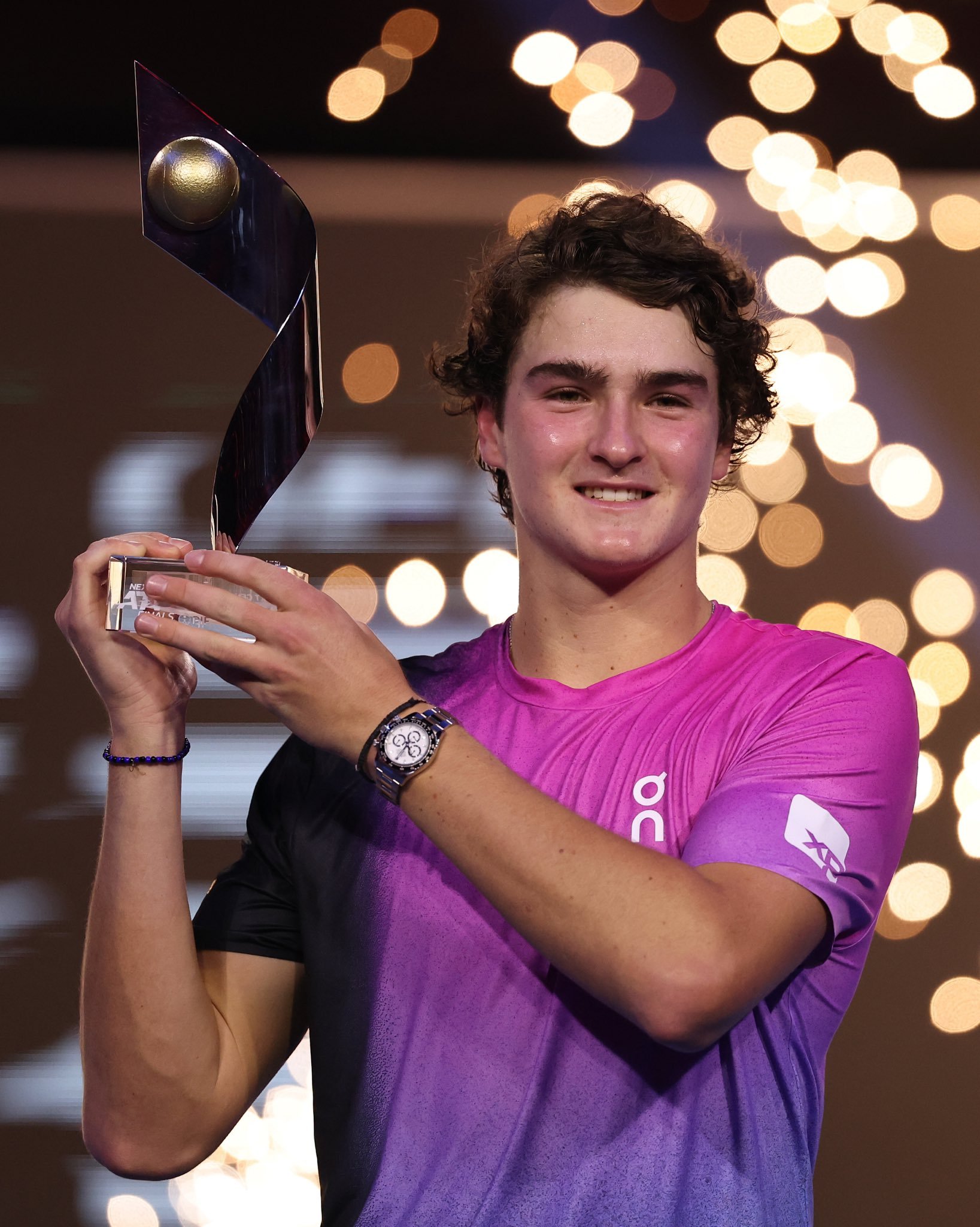 巴西选手夺得田径比赛金牌，实力超群