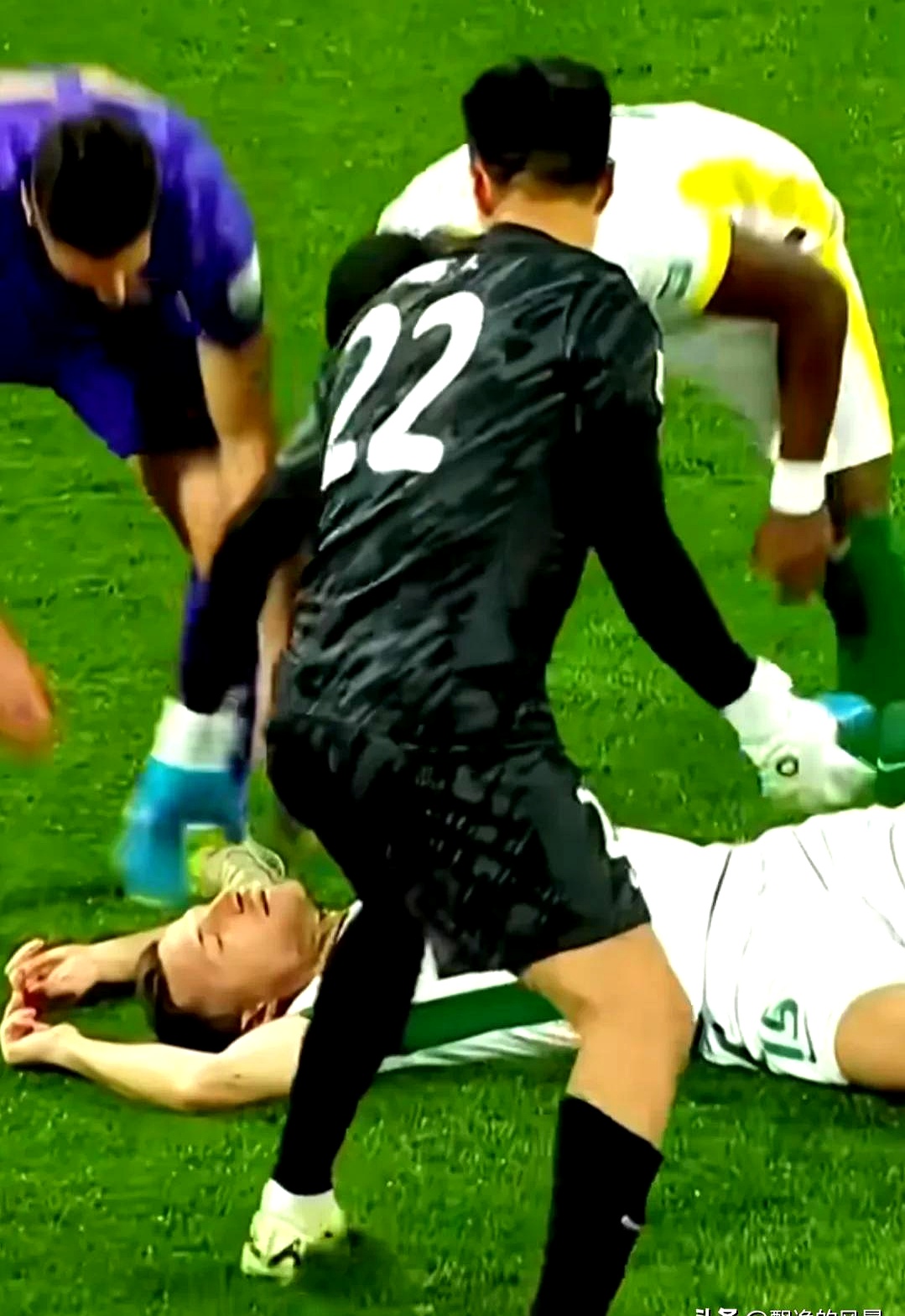 爱游戏官网-球员伤病频发，球队备战面临困难