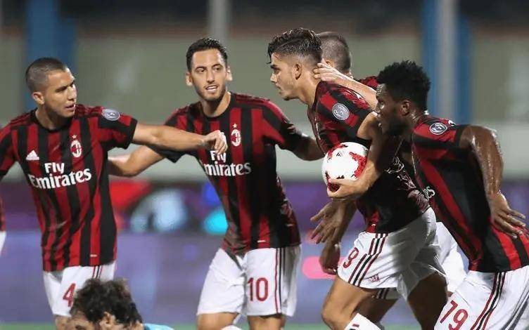 爱游戏官网-包含精彩纷呈的比赛中，球队以微弱优势占据上风的词条