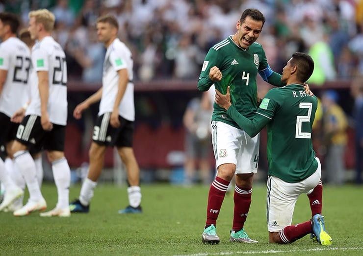 包含墨西哥队长发威，连续破门得分的词条