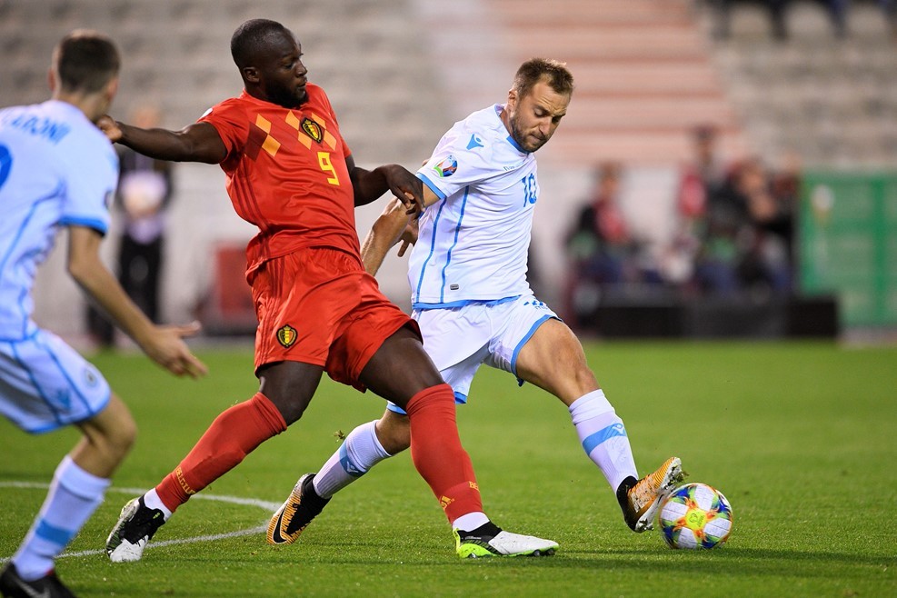 爱游戏官网-荷兰队表现不佳，欧预赛积分榜垫底