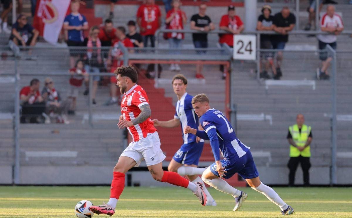 柏林赫塔主场大胜，豪取德甲三分