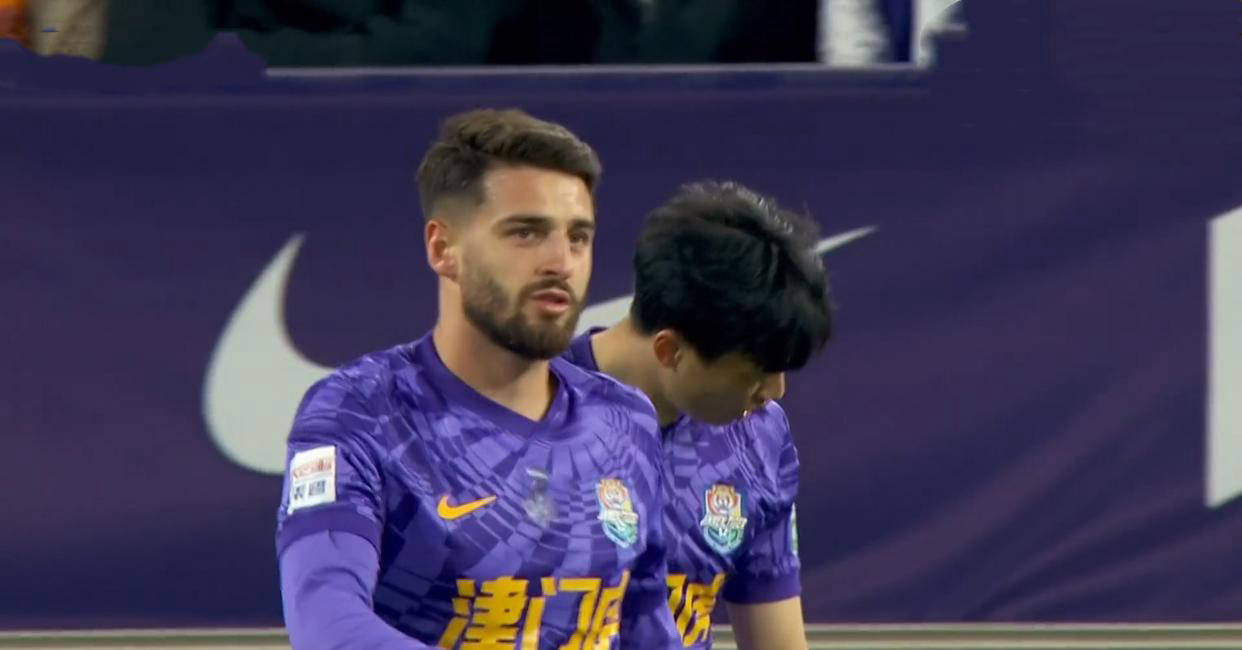 爱游戏登录入口-外援球员表现出色，助力球队逆转胜利