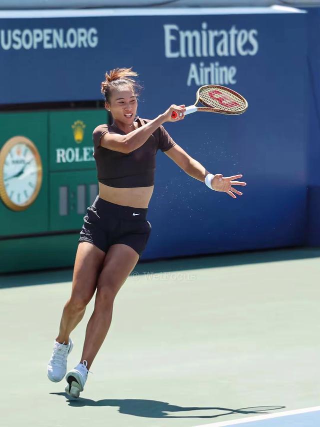 镜头前的运动员,全神贯注追求自我突破 镜头前的运动员,全神贯注追求自我突破