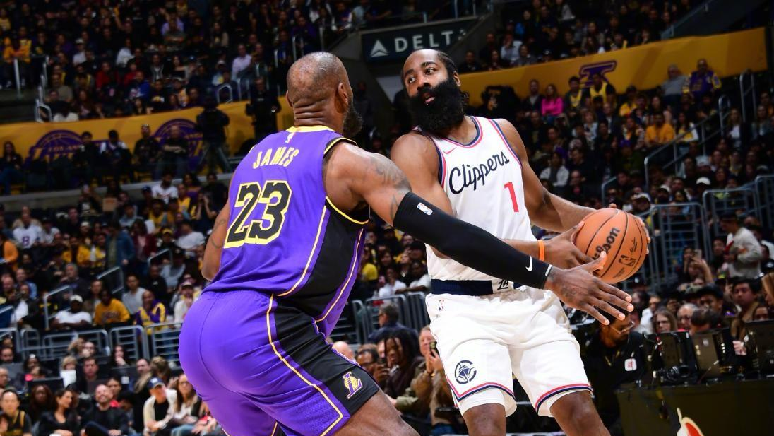 爱游戏入口-包含经典篮球对手重逢，球员心有余悸竞逐锋芒的词条