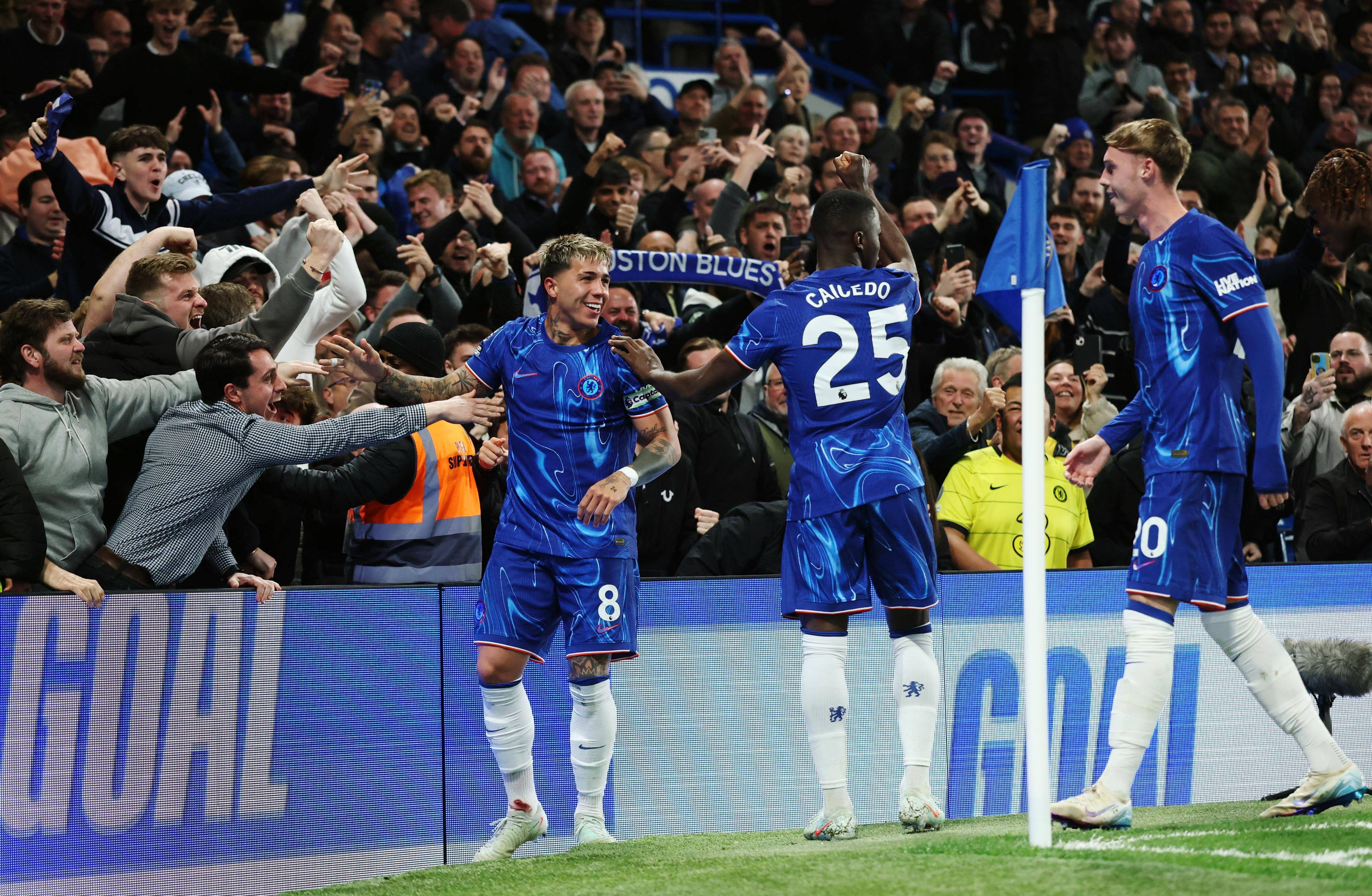 欧预赛：冰岛队逆转捷克，成功晋级半决赛