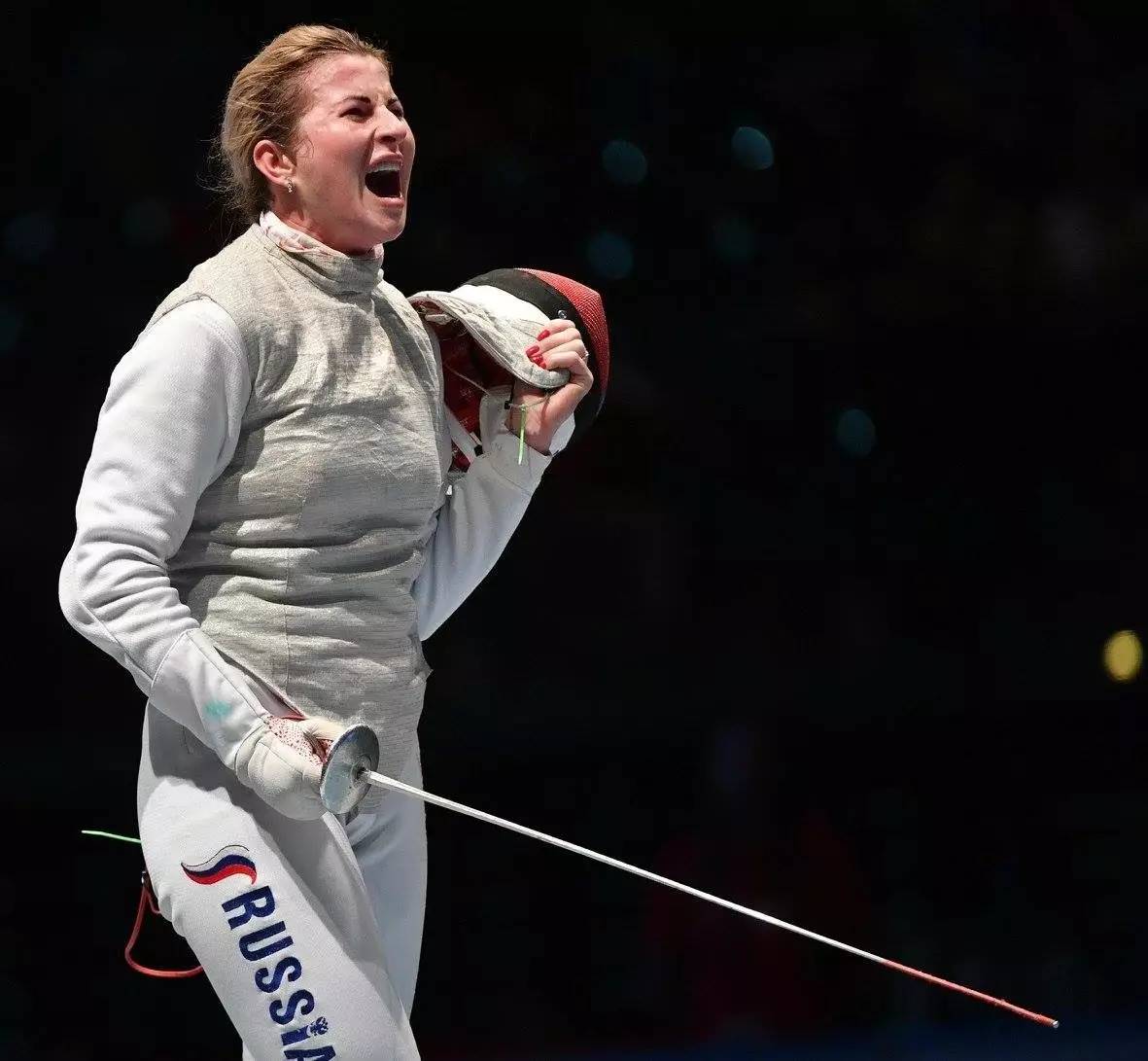 英国击剑选手打破记录夺得金牌