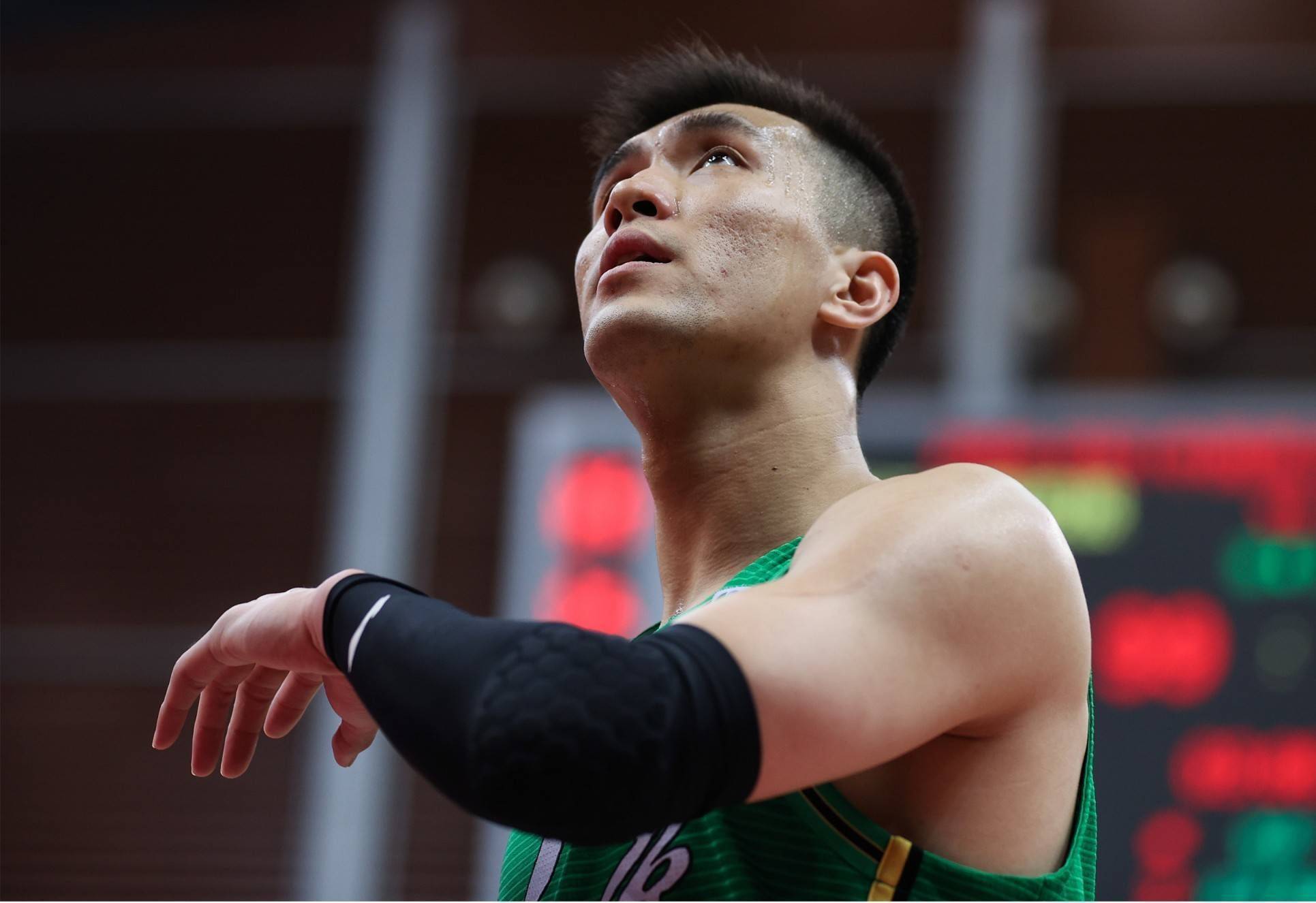 郭艾伦全面爆发，领队夺得胜利