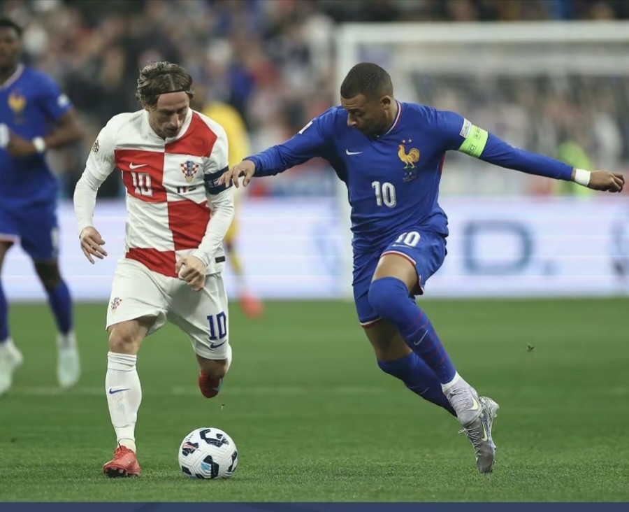 法国国家队轻松战胜对手，晋级淘汰赛