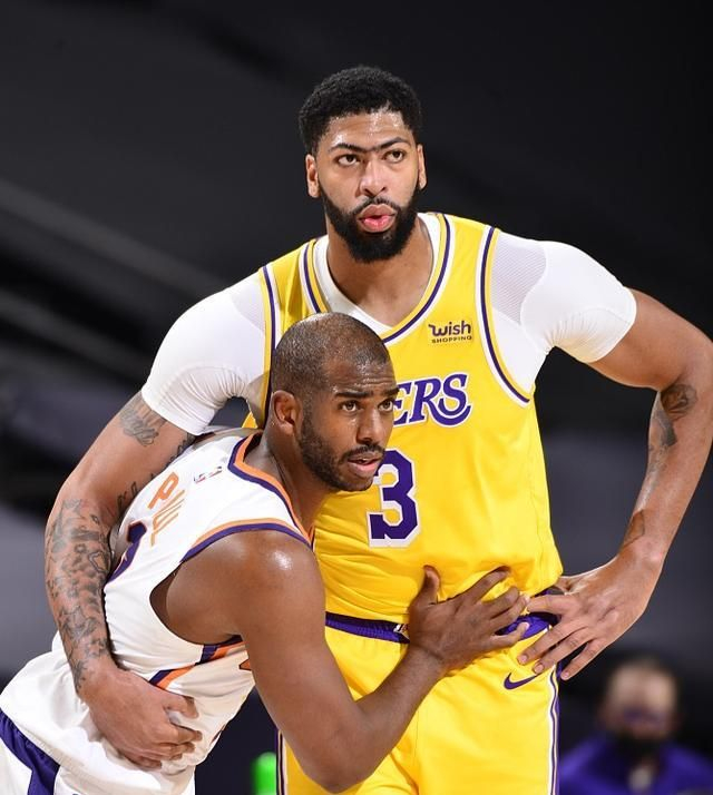 湖人轻取黄蜂，保持不败