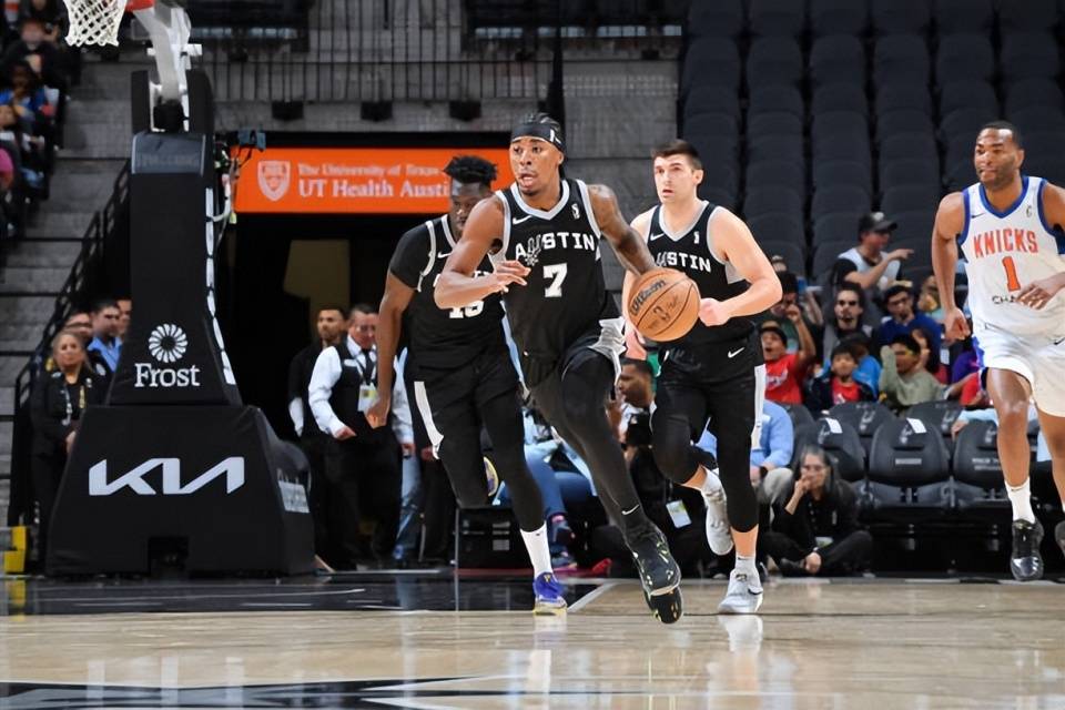 爱游戏官网-篮网胜马刺，继续领跑东部