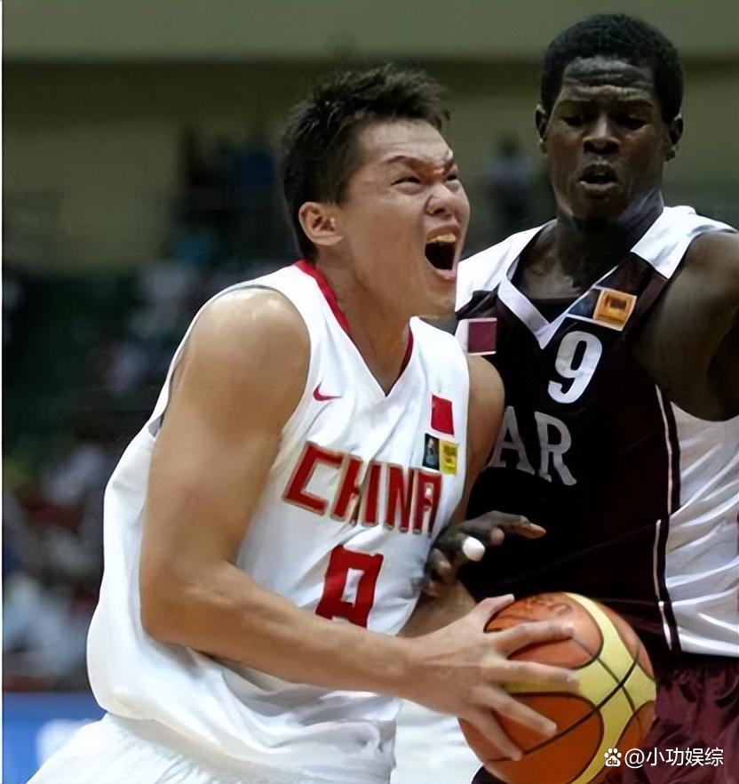 篮球名将在全球比赛中夺得冠军 篮球名将在全球比赛中夺得冠军